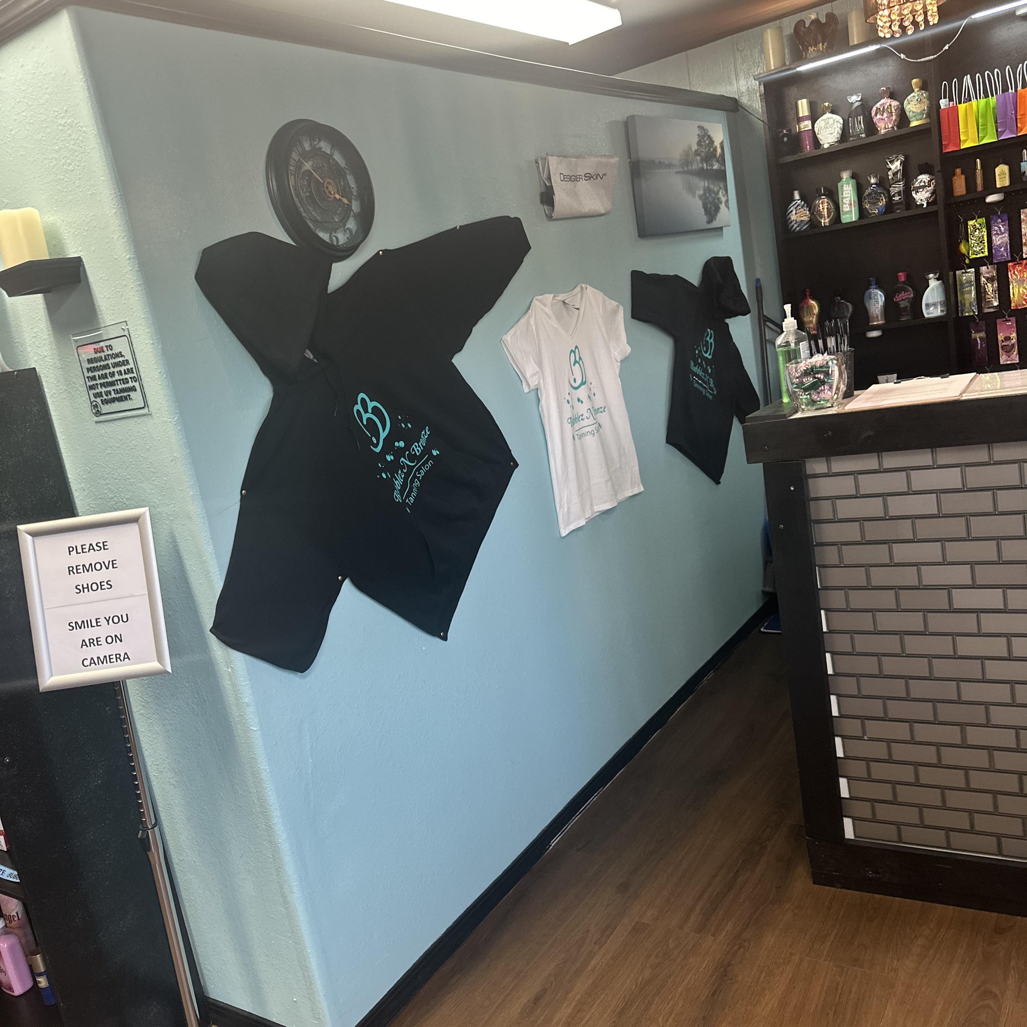 Bubblez N Bronze – Best Airbrush Spray Tan Near Me in Soldotna, AK & Tanning Beds